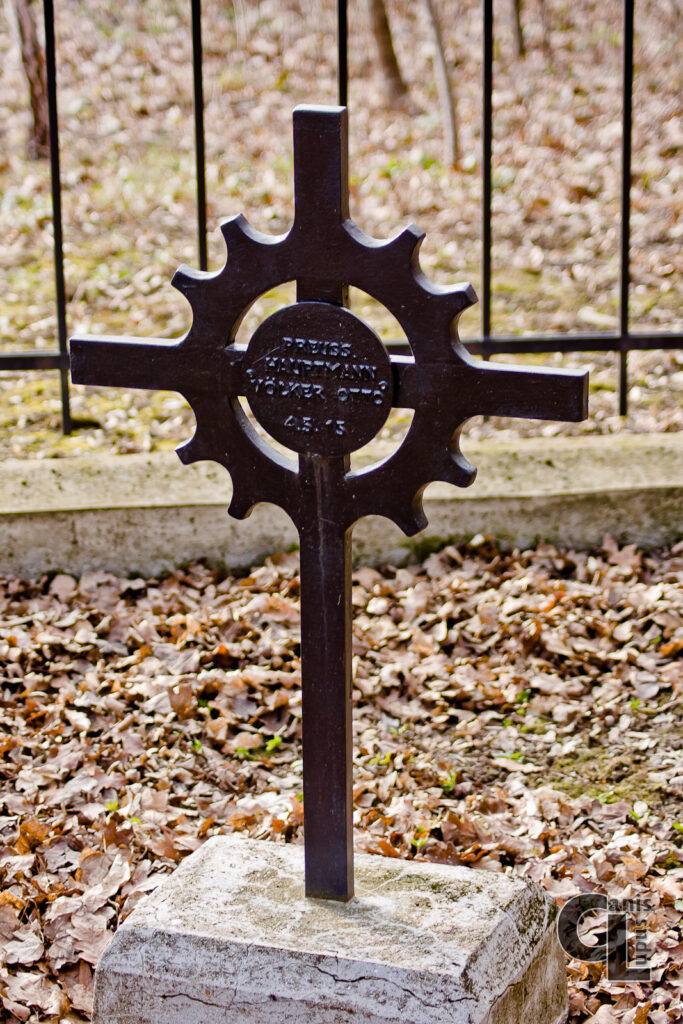 Krzyż łaciński w tej formie zaprojektowany przez Johanna Jägera