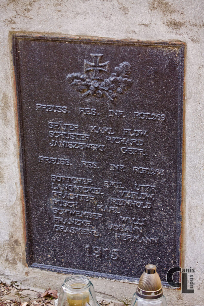 stela nagrobna z wymienionymi nazwiskami żołnierzy