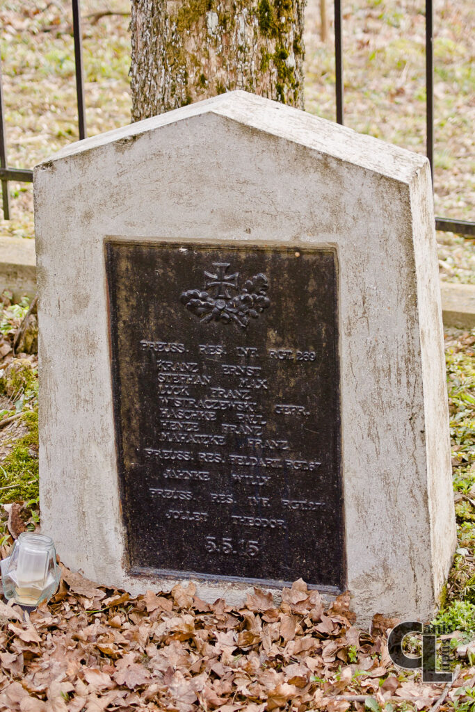 stela nagrobna z wymienionymi nazwiskami żołnierzy