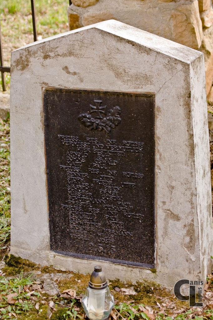 stela nagrobna z wymienionymi nazwiskami żołnierzy