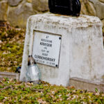 Zbliżenie na tabliczkę nagrobną 37 żołnierzy rosyjskich i Józefa Cernohorskiego z 56 PP Armii Austro-Węgier