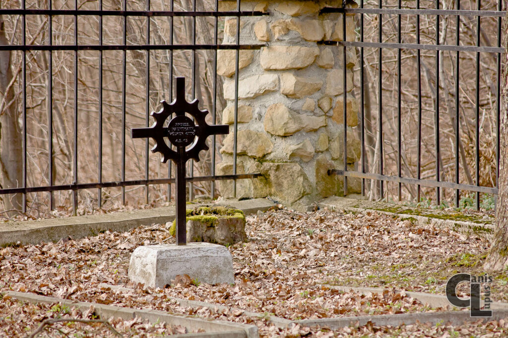 Krzyż łaciński w tej formie zaprojektowany przez Johanna Jägera