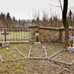 Widok na południowo-zachodni kąt cmentarza i groby Piotra Stygara i Valentina Schobera