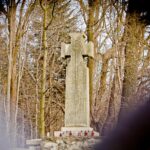 Krzyż maltański z reliefem miecza i datami 1914-1916