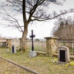 Krzyż łaciński w tej formie obecny również na cmentarzu nr 84 w Bednarce (projektowany przez Hans Mayra)