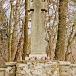 Krzyż maltański z reliefem miecza i datami 1914-1916