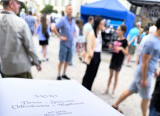 Setki zdjęć, które poruszają serca – poznaj historię Jasła! Wczorajsze spotkania z mieszkańcami pokazują, jak ważna jest nasza pamięć.