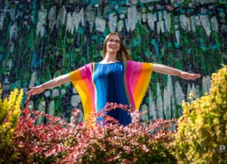 Pryzmat w centrum miasta. Letnia sesja w Rzeszowie z Jolą – Trina Turk Prism Maxi Dress w miejskiej odsłonie