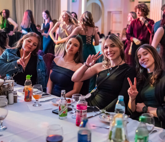 Półmetek I Liceum w Jaśle – galeria zdjęć z niezapomnianej nocy w Restauracji Różanej w Skołyszynie