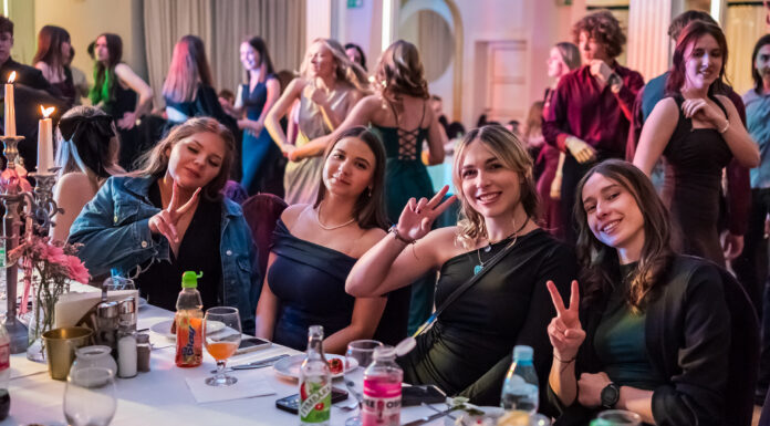 Półmetek I Liceum w Jaśle – galeria zdjęć z niezapomnianej nocy w Restauracji Różanej w Skołyszynie