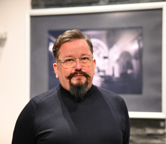 „Bez Wyjaśnień” w Jasielskim Domu Kultury. Fotografie, które nie musiały wszystkiego dopowiadać